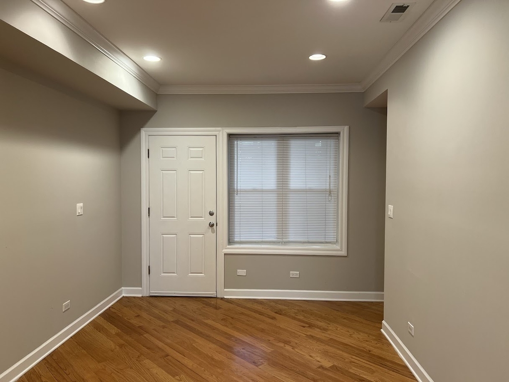 6507 N Hamilton Avenue - Photo 2