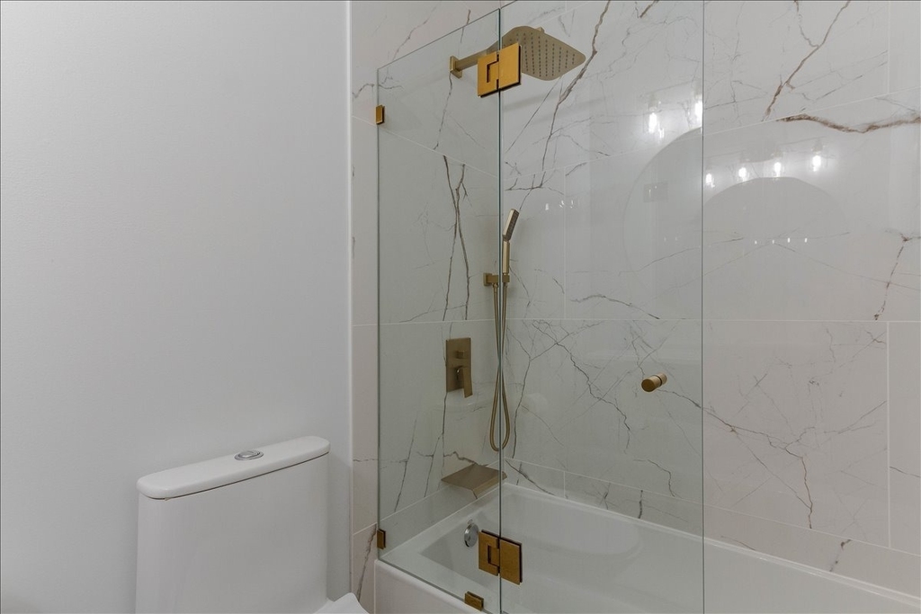 7028 N Ridge Boulevard - Photo 17
