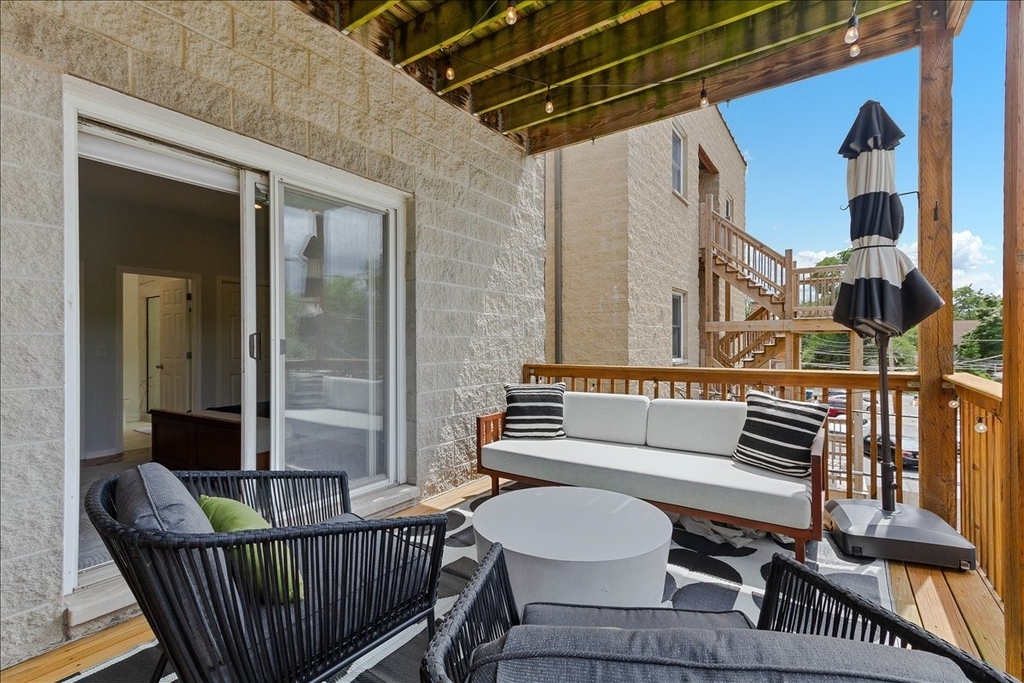 7028 N Ridge Boulevard - Photo 19