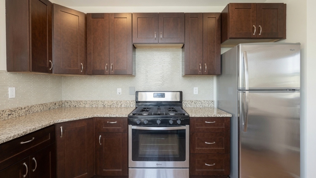 533 W Wrightwood Avenue - Photo 1