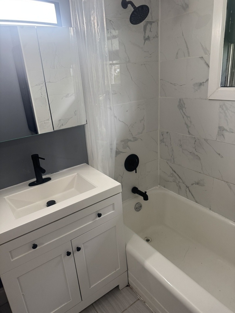 208 1/2 Blackstone Street - Photo 7
