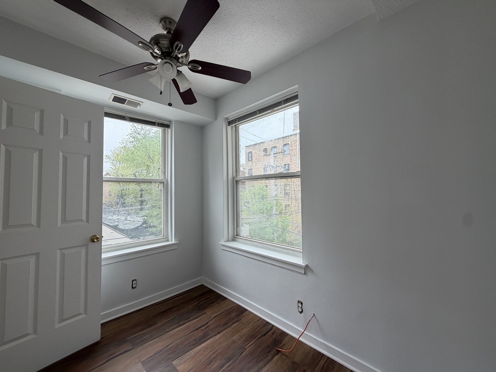 3727 N Pine Grove Avenue - Photo 5