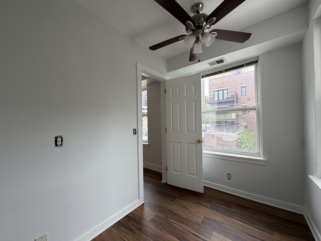 3727 N Pine Grove Avenue - Photo 6
