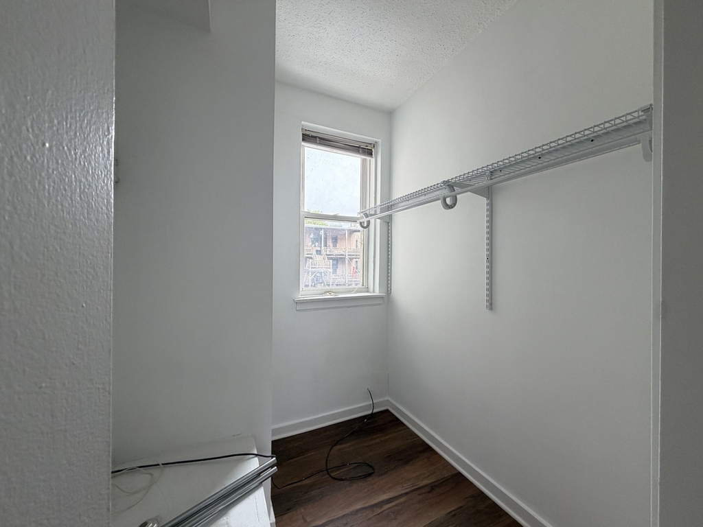 3727 N Pine Grove Avenue - Photo 7