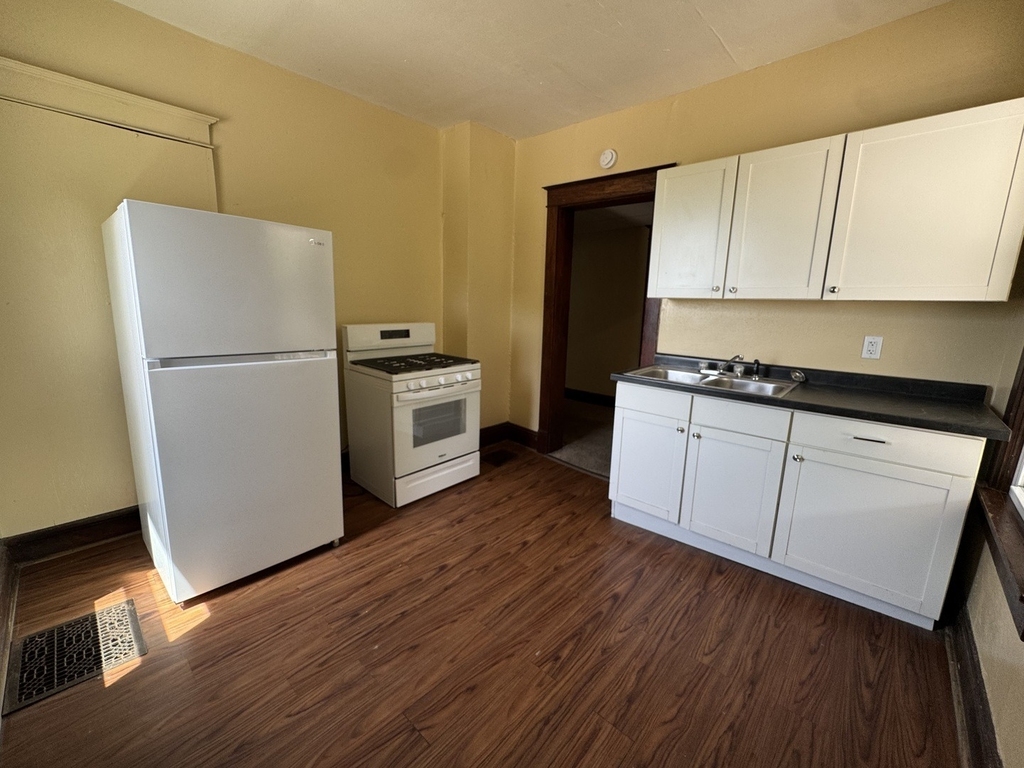 919 Leclaire Street - Photo 1