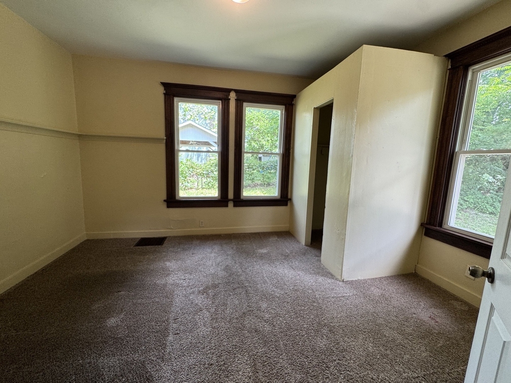 919 Leclaire Street - Photo 2