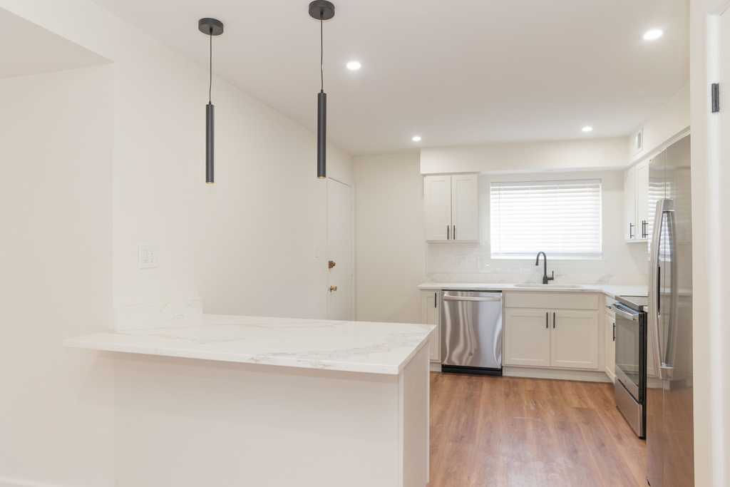 9446 Bay Colony Drive - Photo 4