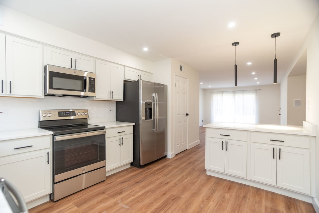 9446 Bay Colony Drive - Photo 2
