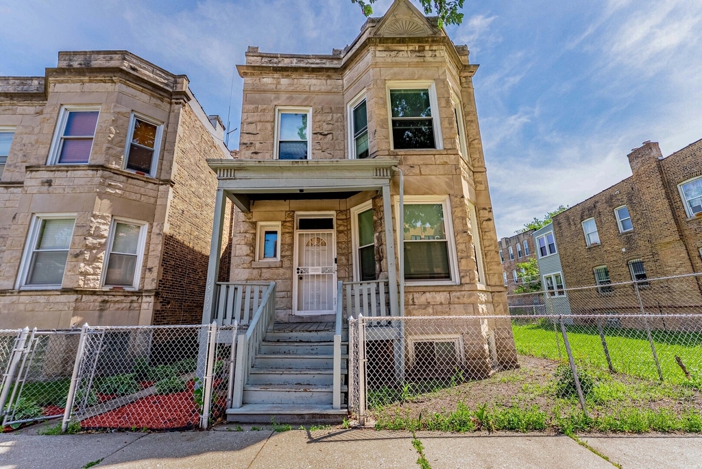 3535 W Walnut Street - Photo 0
