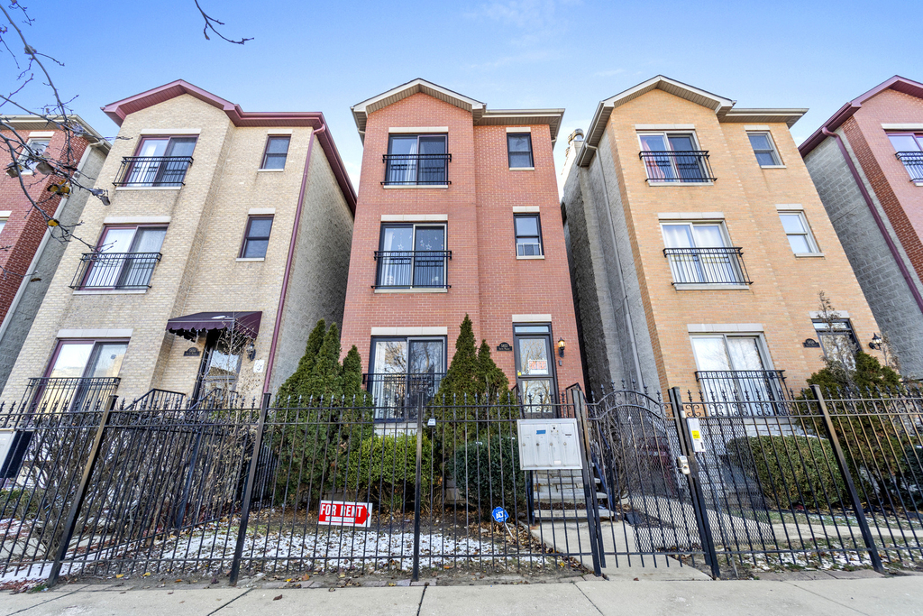 5852 S Prairie Avenue - Photo 0