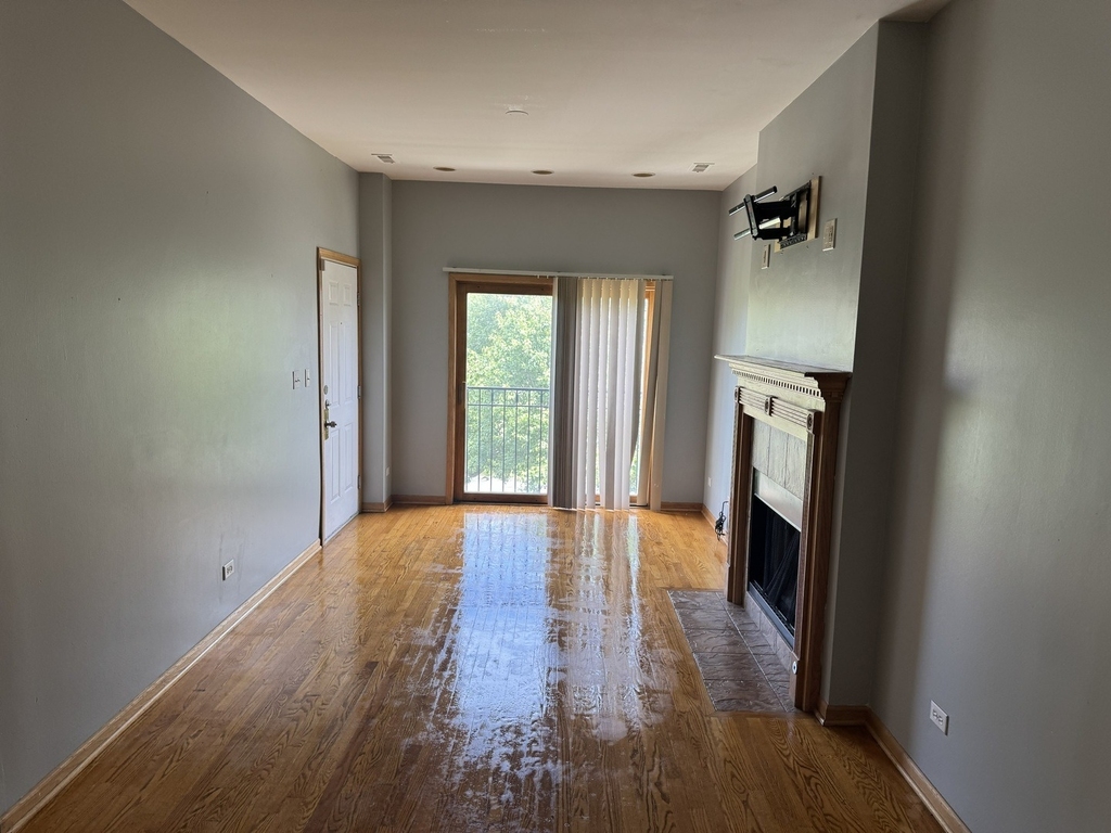 5852 S Prairie Avenue - Photo 1