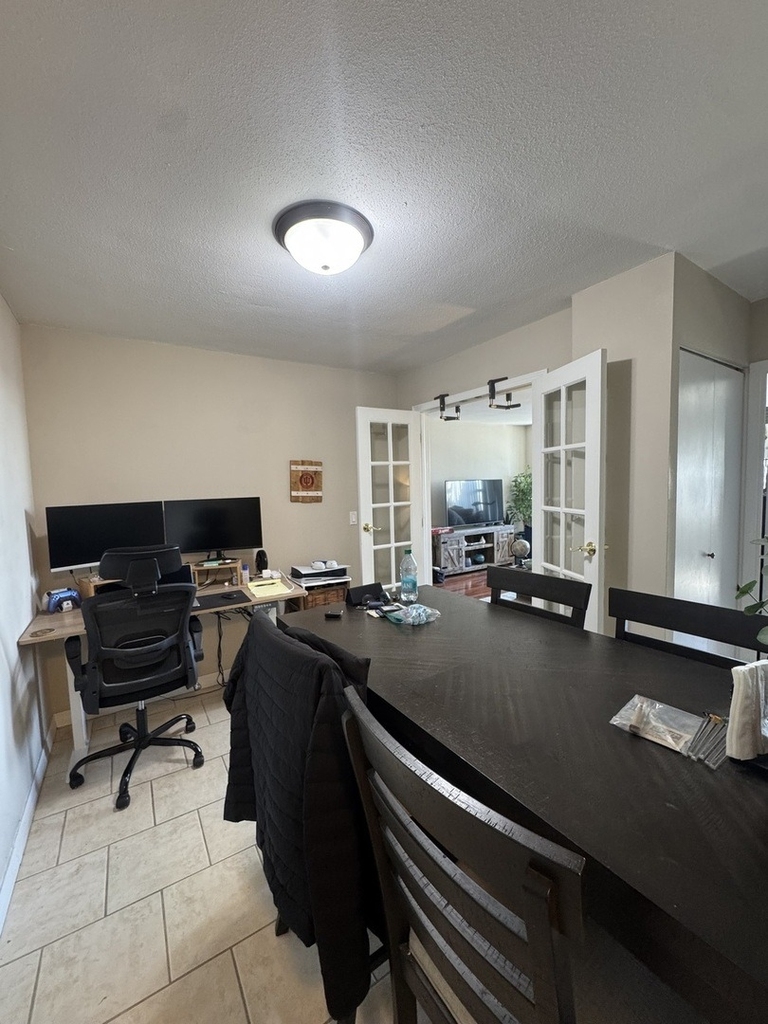 2740 N Pine Grove Avenue - Photo 3