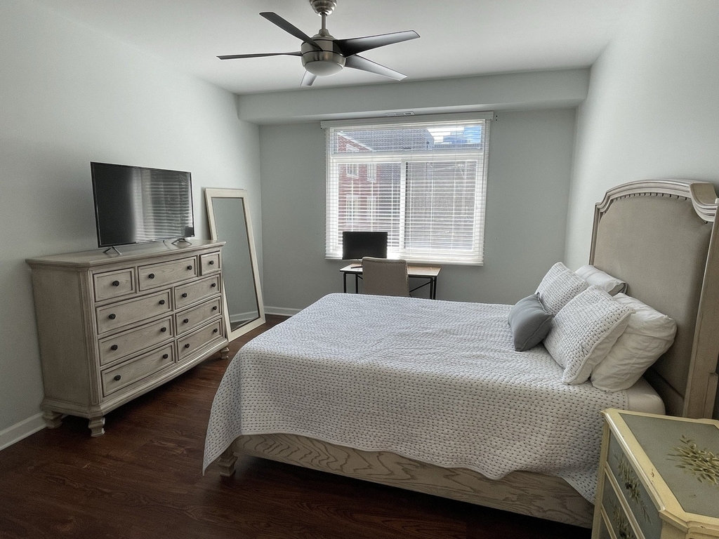 680 N Green Street - Photo 11
