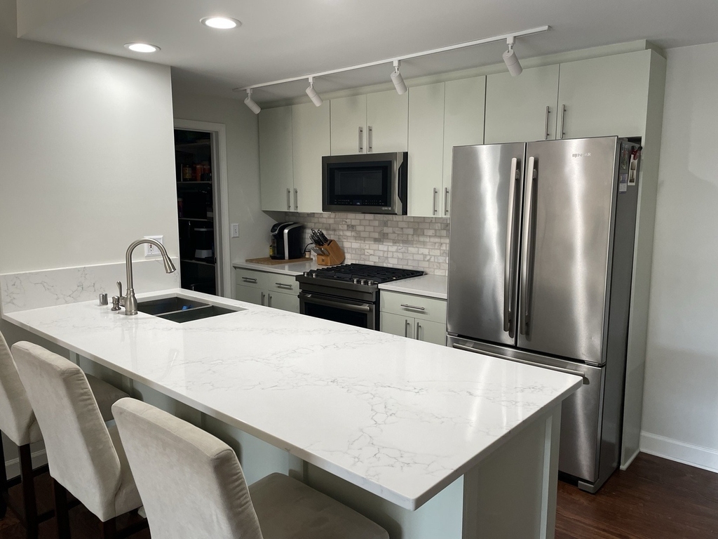 680 N Green Street - Photo 2