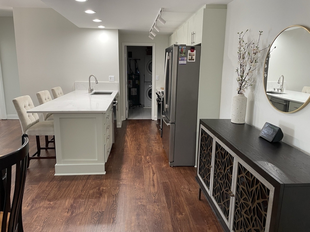 680 N Green Street - Photo 0
