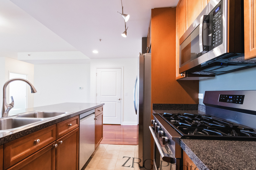 300 Anthony Avenue - Photo 3
