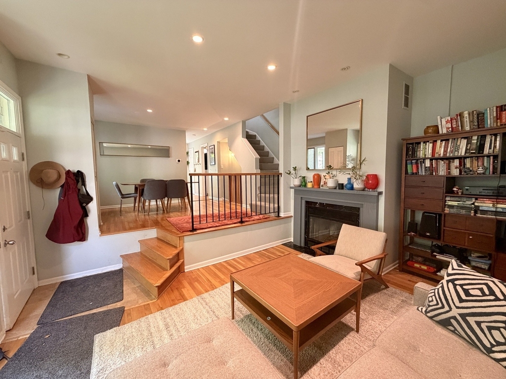 1241 W Fletcher Street - Photo 2