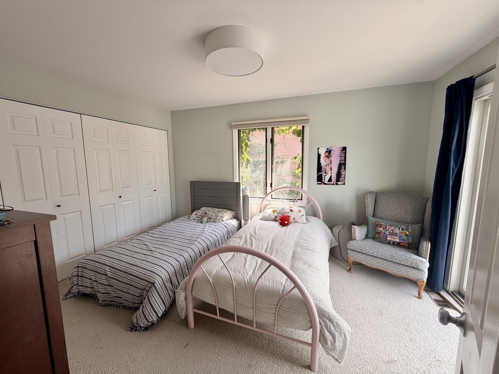 1241 W Fletcher Street - Photo 7