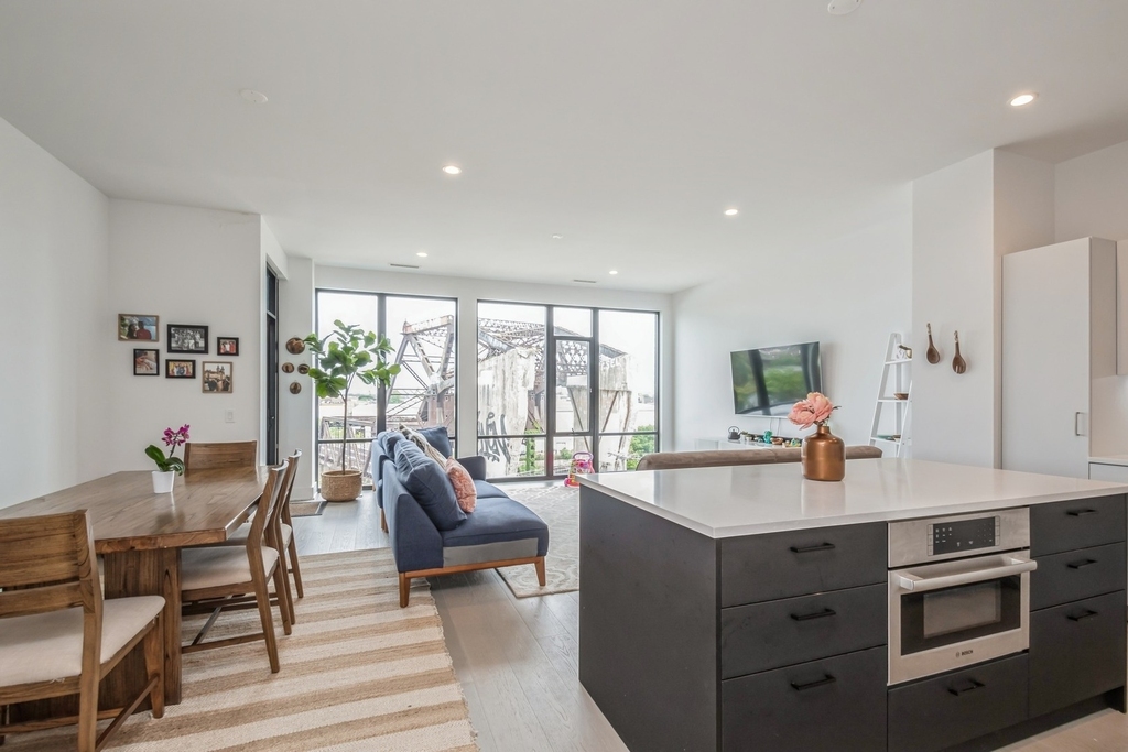 1701 W Webster Avenue - Photo 3