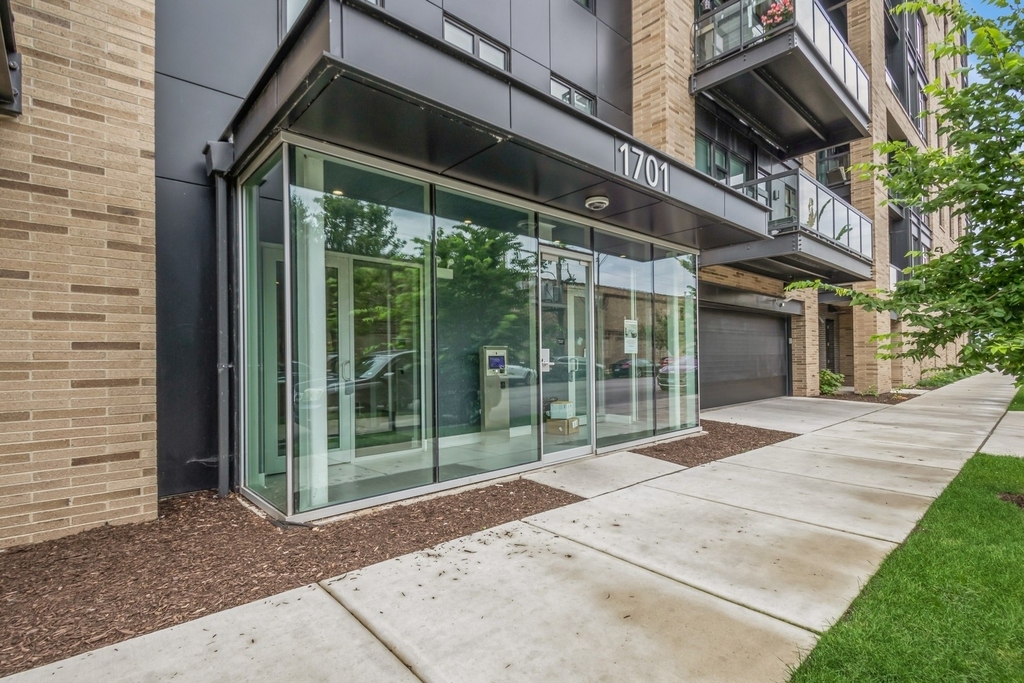 1701 W Webster Avenue - Photo 1