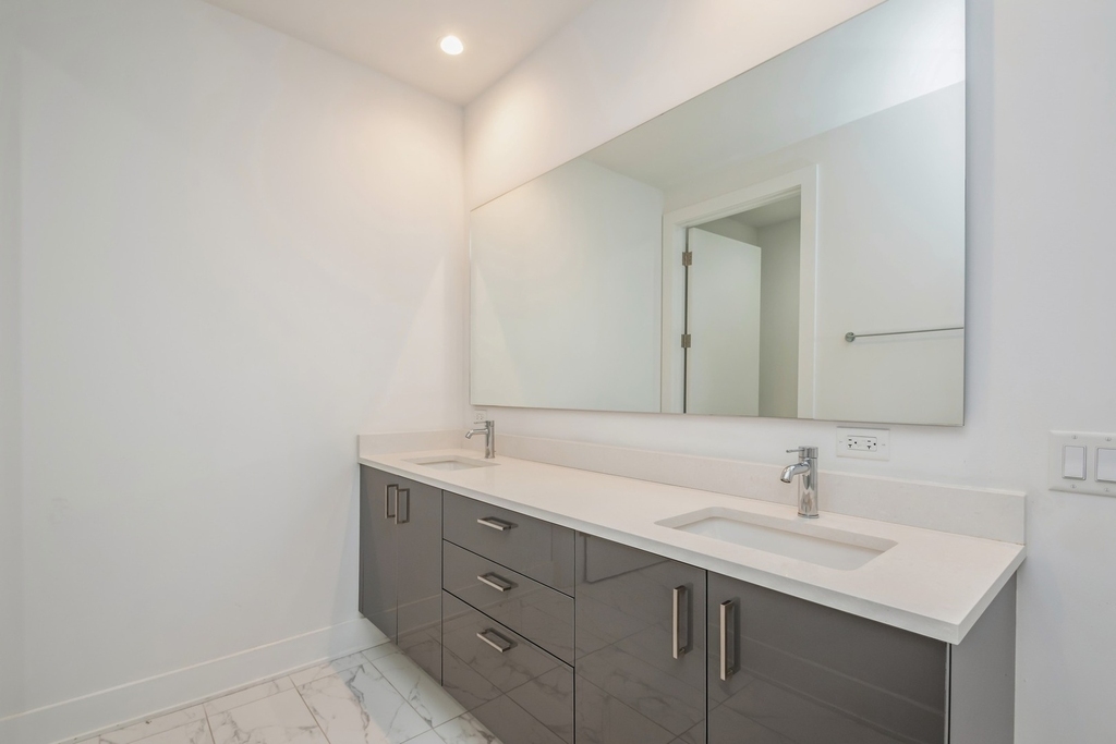 1701 W Webster Avenue - Photo 12