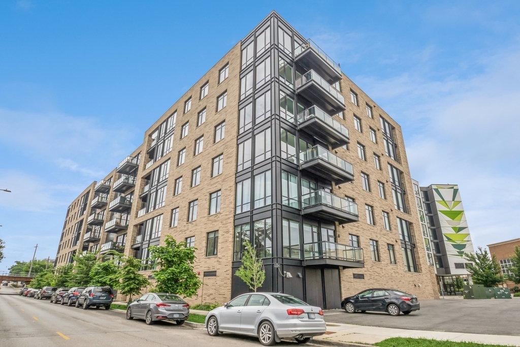1701 W Webster Avenue - Photo 0