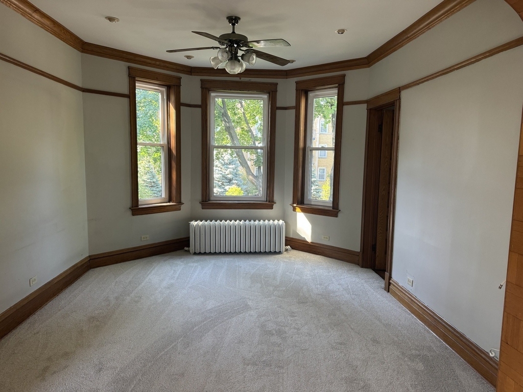 2005 W Greenleaf Avenue - Photo 1