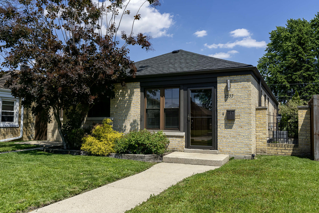 2537 Willow Street - Photo 0
