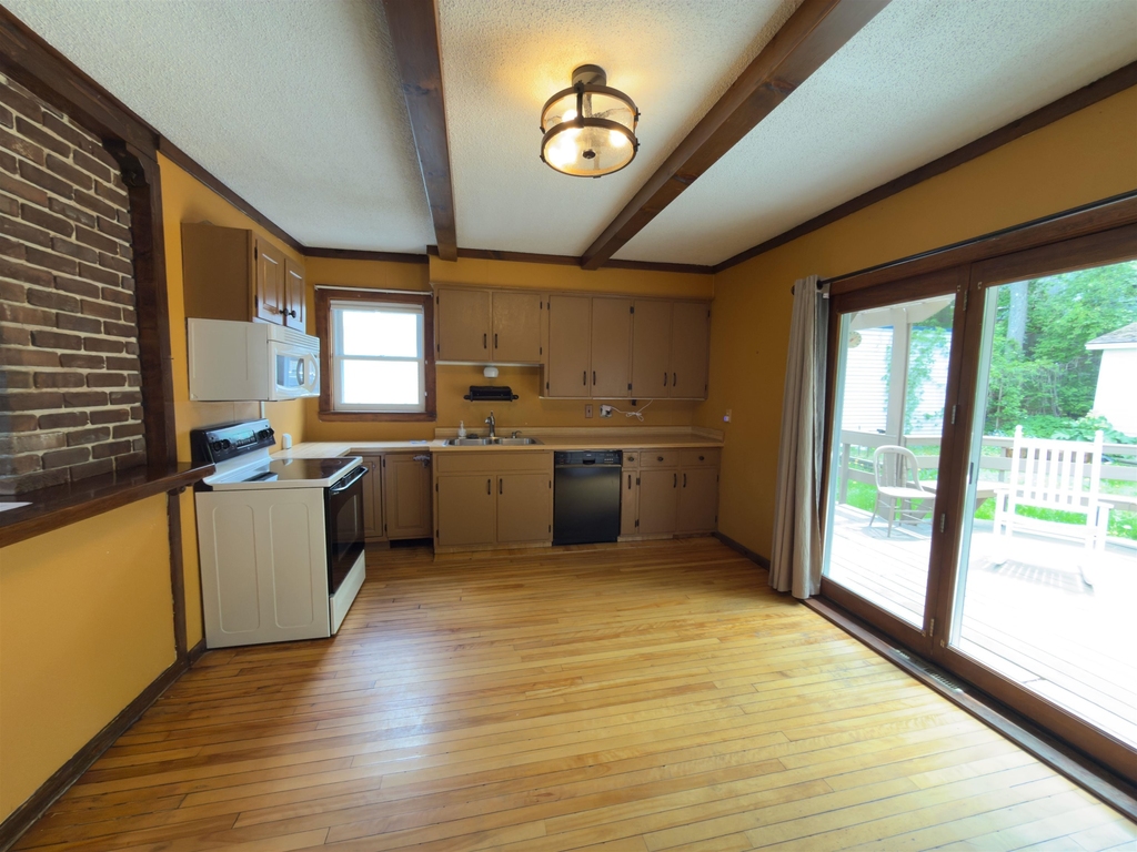 246 E Mason - Photo 8