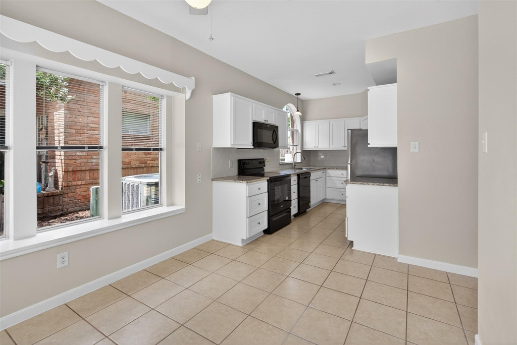 5515 Strack Road - Photo 10