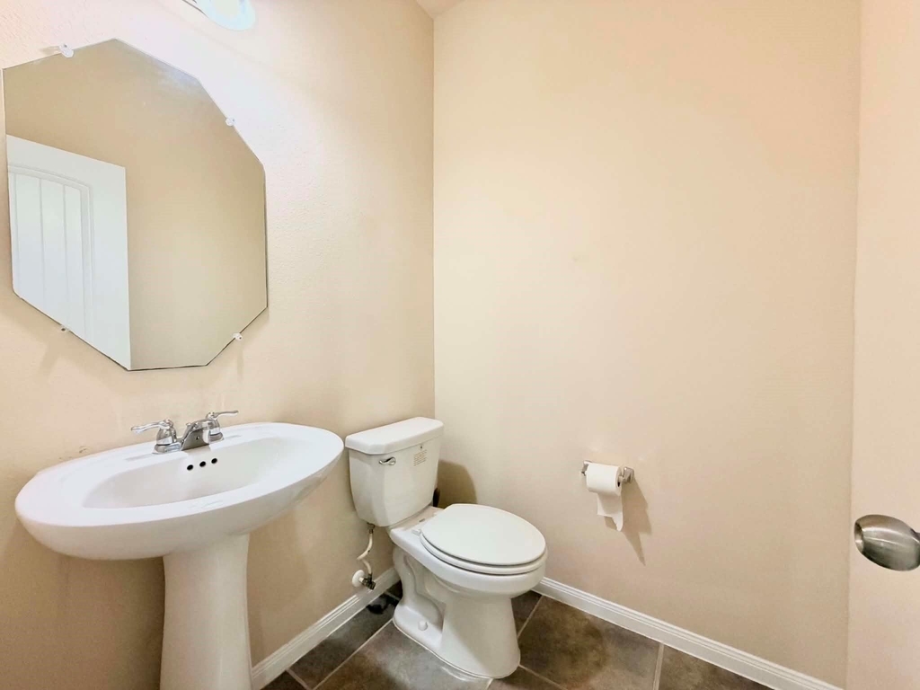 1247 S Maple Drive - Photo 6