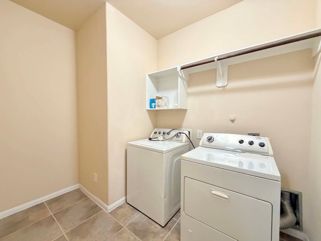1247 S Maple Drive - Photo 16