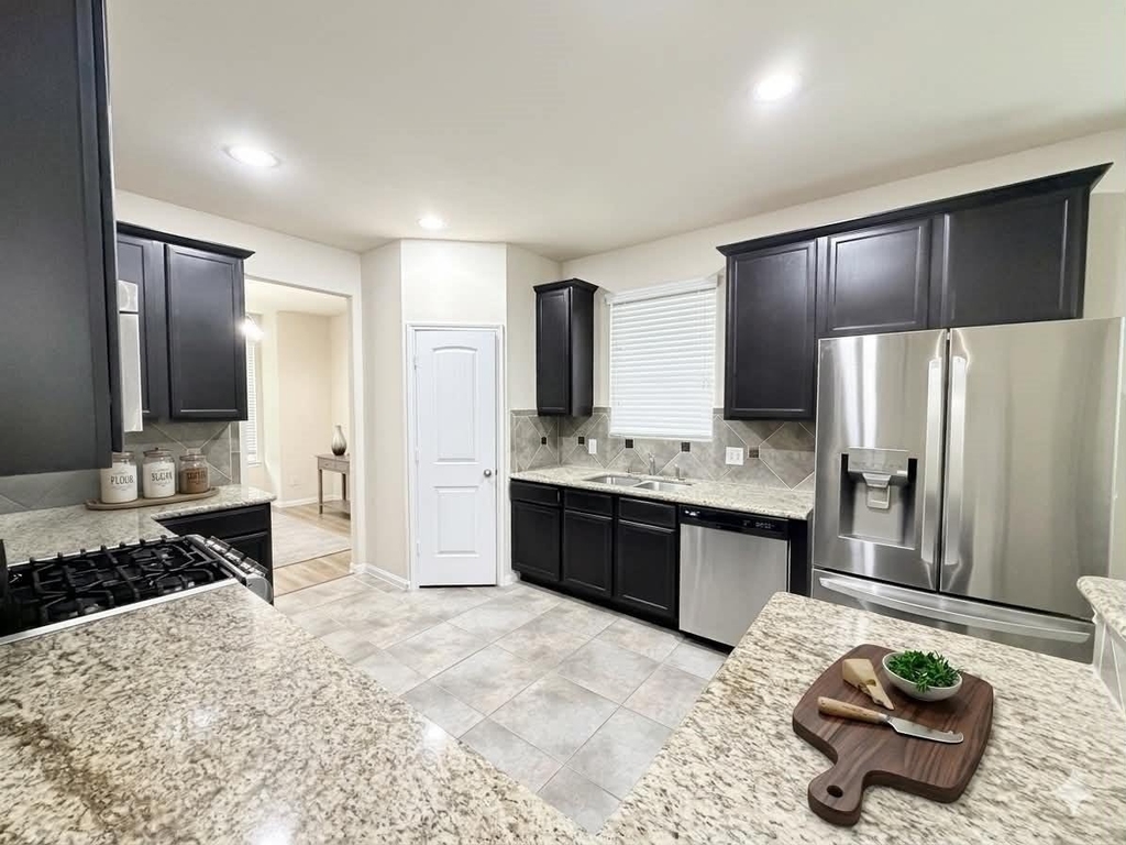 1247 S Maple Drive - Photo 3