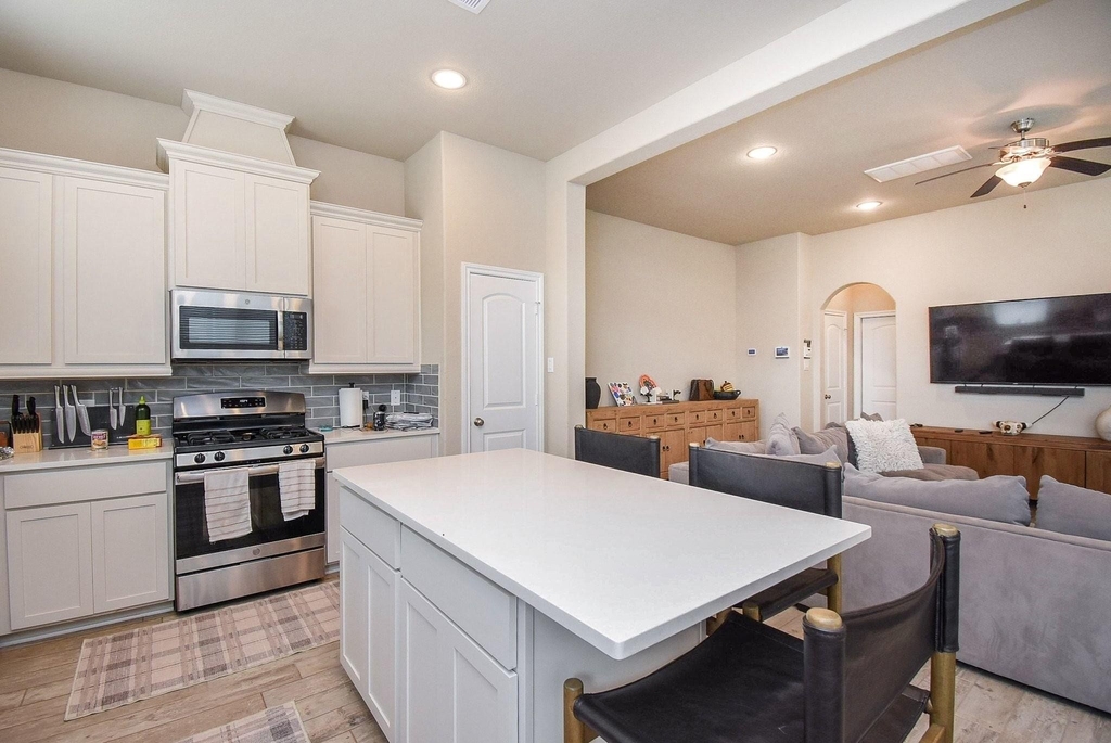 8726 Laurel Crest Drive - Photo 4