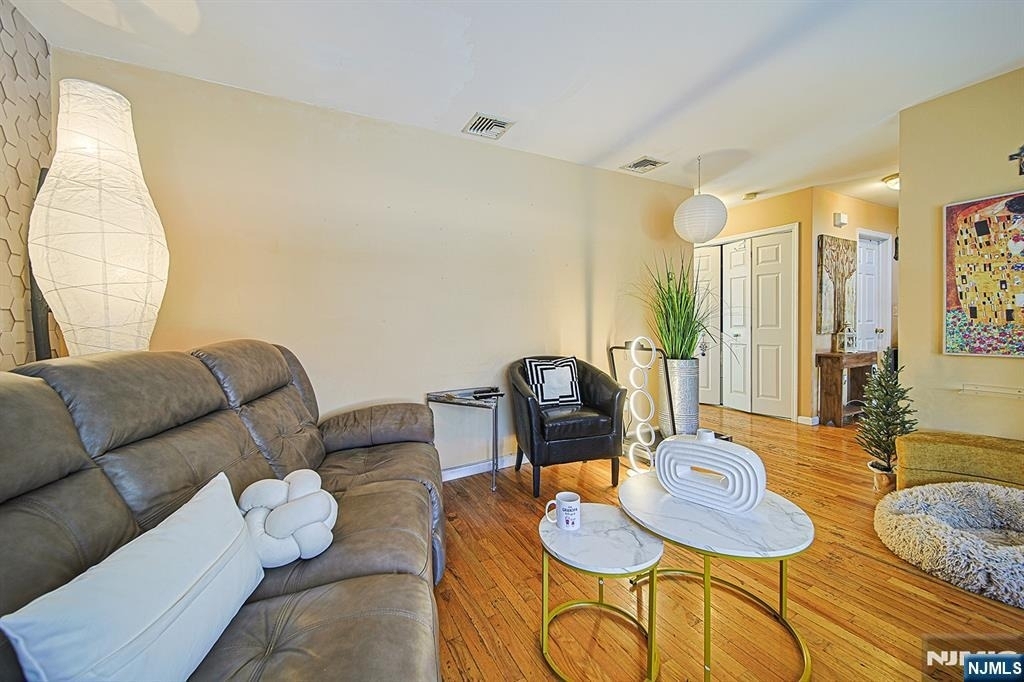 408 7th - Photo 3