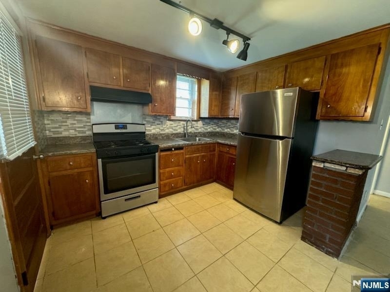 175 Delafield - Photo 2
