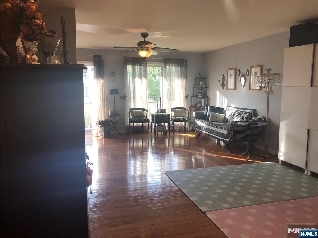 82 Meadowview - Photo 3
