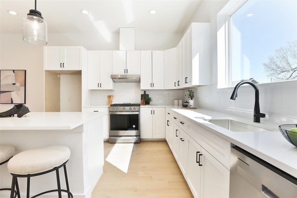 1020 W 15th 1/2 Street - Photo 14