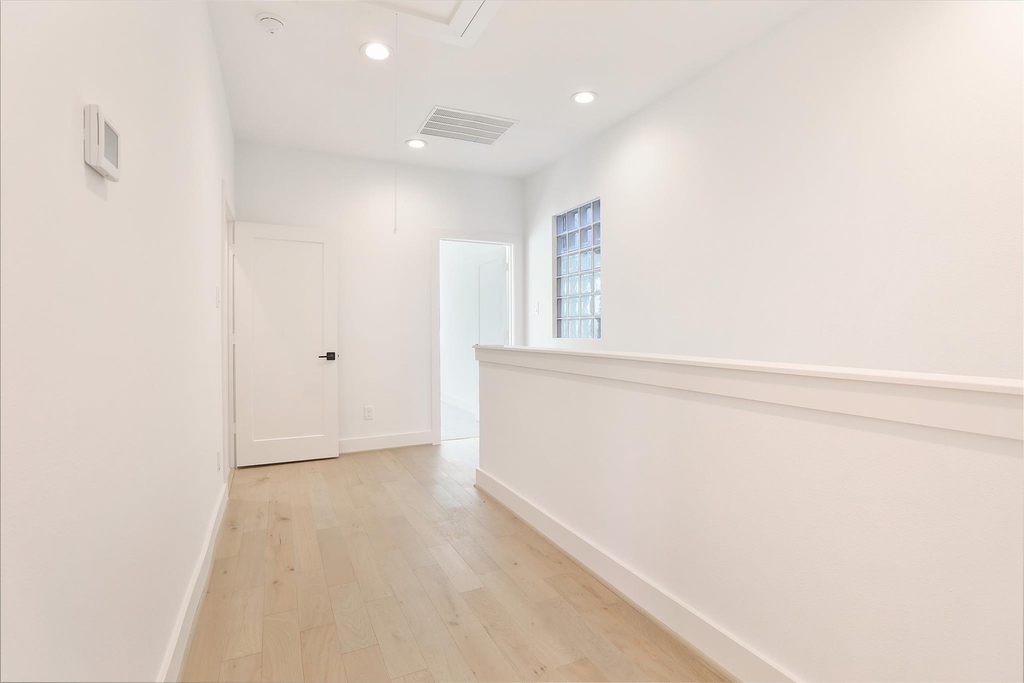 1020 W 15th 1/2 Street - Photo 36
