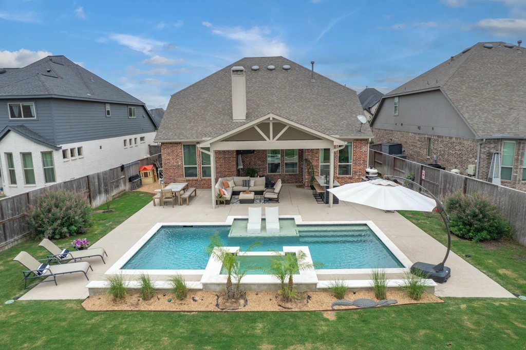 7111 Pondhawk Drive - Photo 0