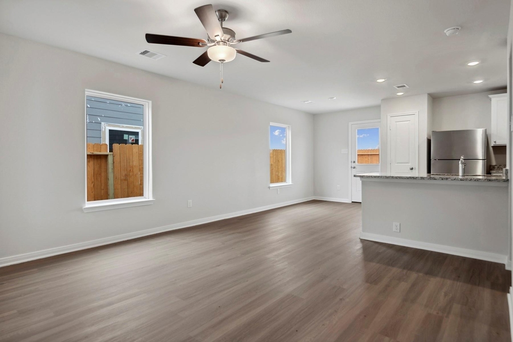 15830 Berry Hill Drive - Photo 3