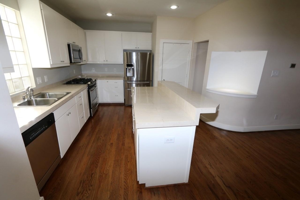 1046 W 25th Street - Photo 11