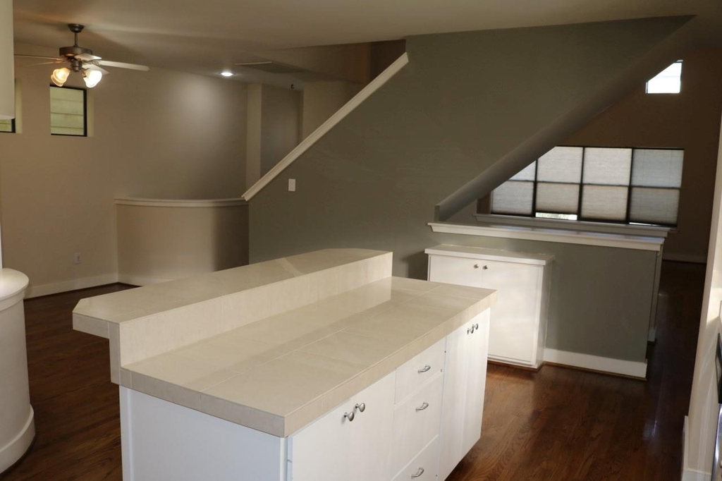 1046 W 25th Street - Photo 12