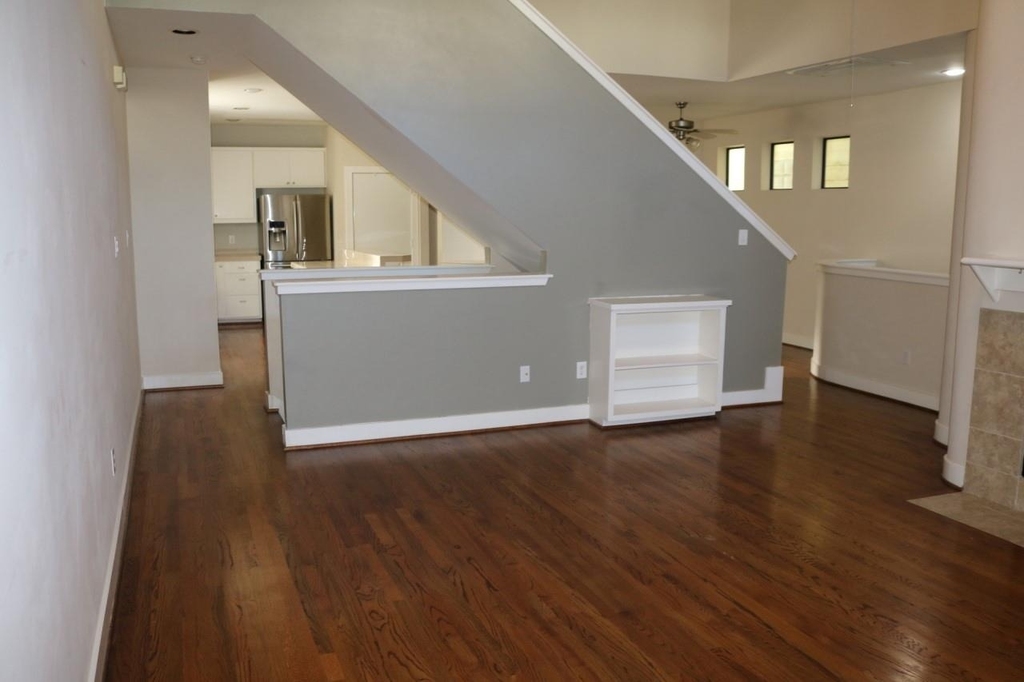 1046 W 25th Street - Photo 4