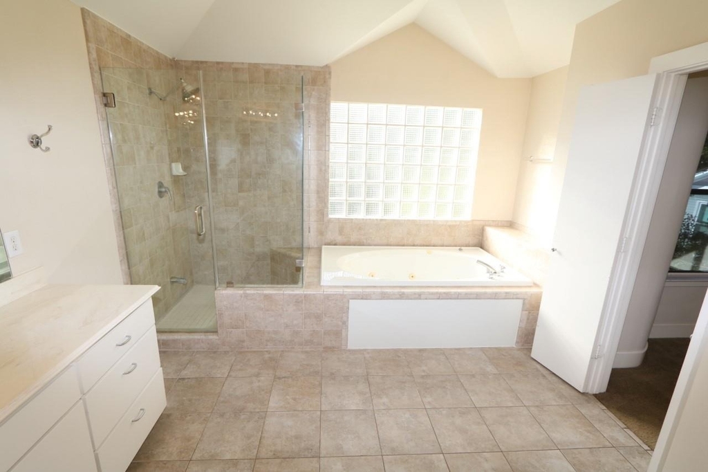 1046 W 25th Street - Photo 18