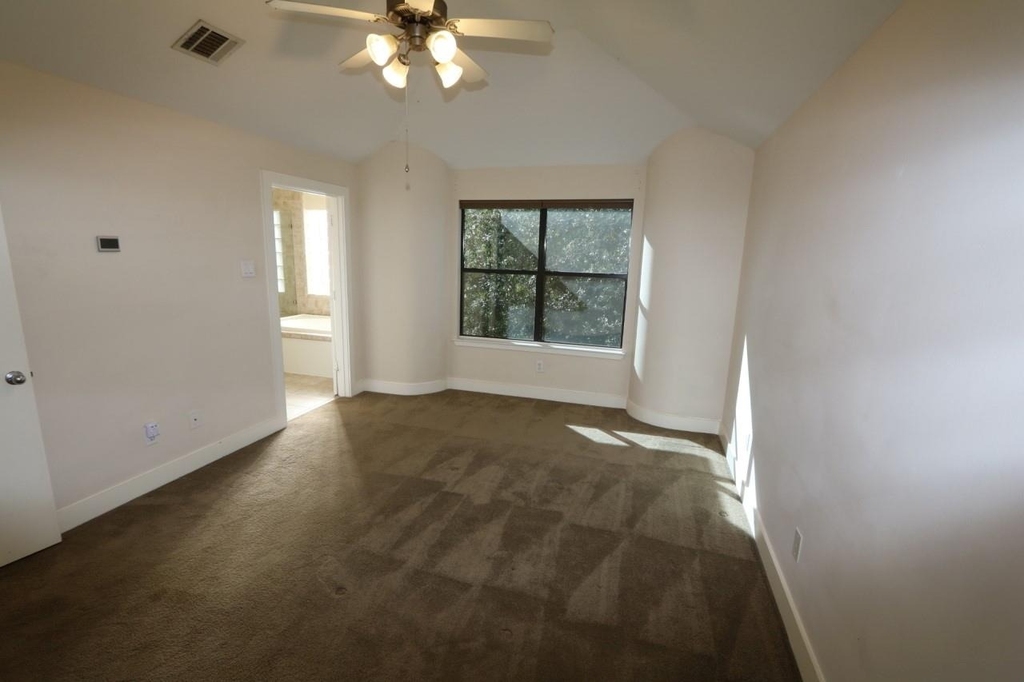 1046 W 25th Street - Photo 16