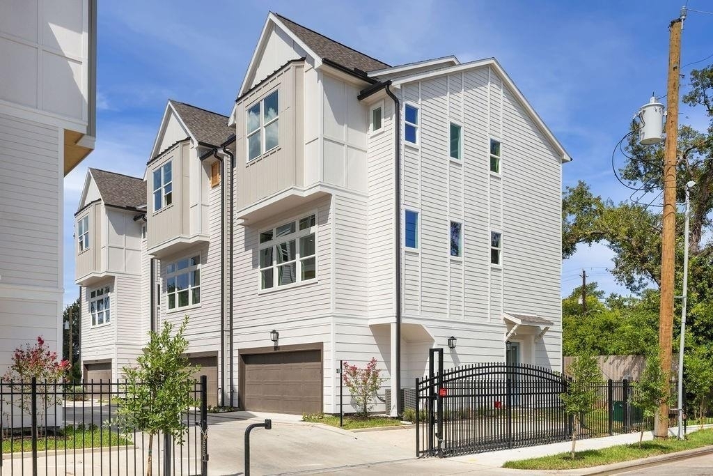 1713 Mary Street - Photo 1