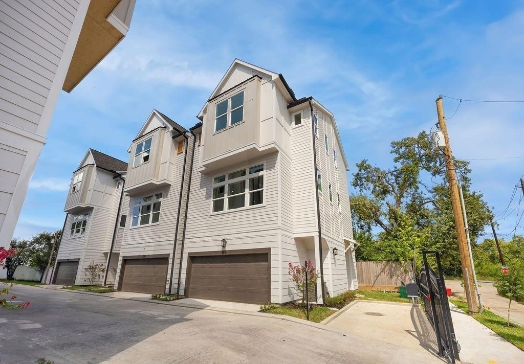 1713 Mary Street - Photo 2