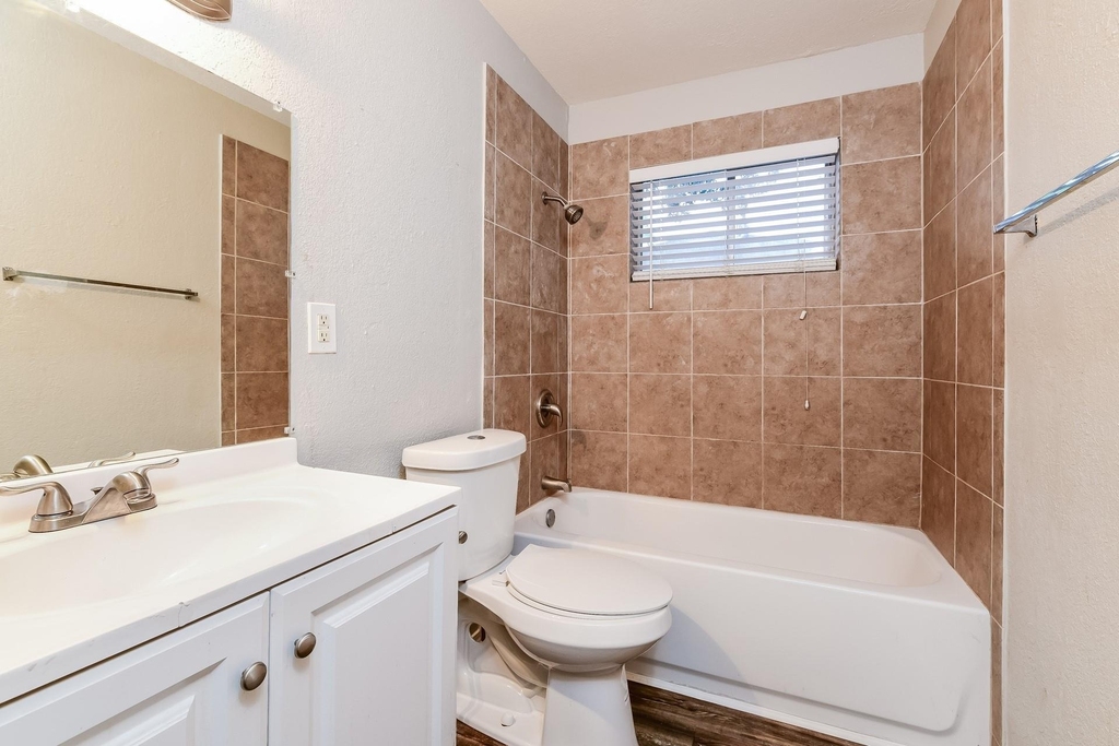 5721 Melanite Street - Photo 15