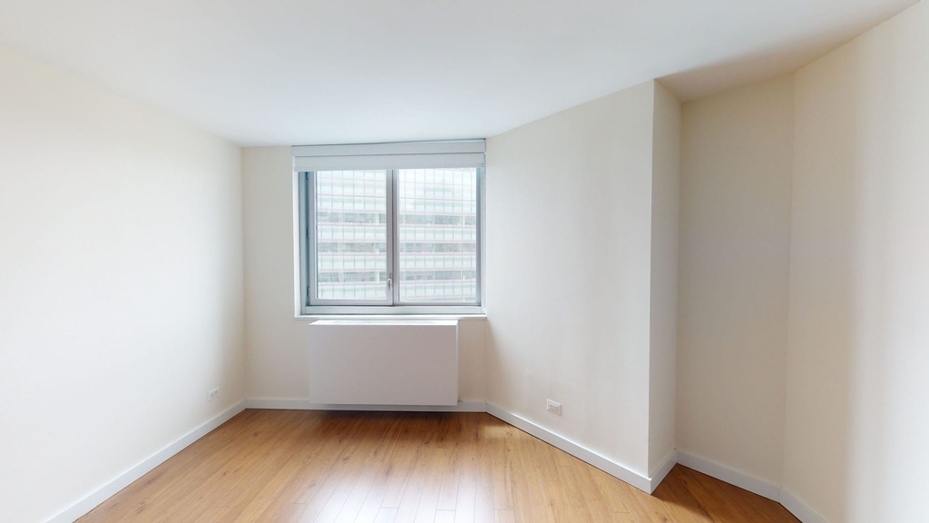 401 E 34th St - Photo 2